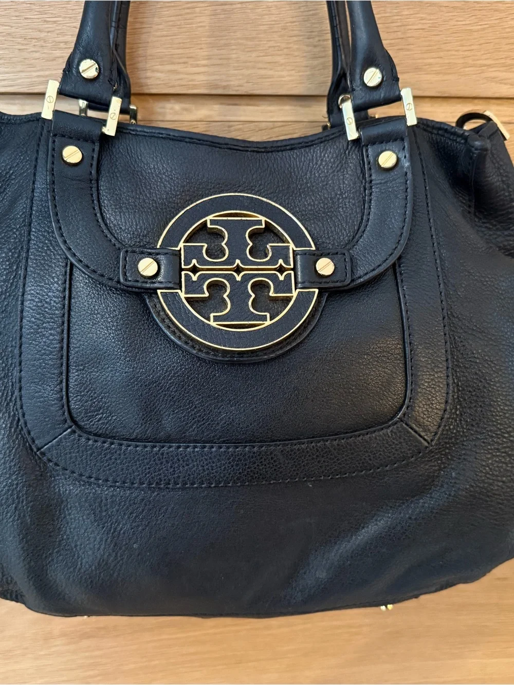 Tory Burch Amanda Hobo Bag Black Pebbled Leather Gold Logo Tote Handbag